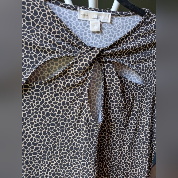 MICHAEL Michael Kors Animal Print Keyhole Blouse - Picture 2 of 4